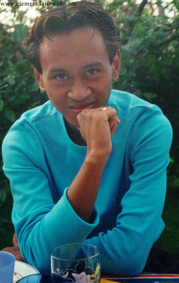 e de bra.jpg (54359 bytes)