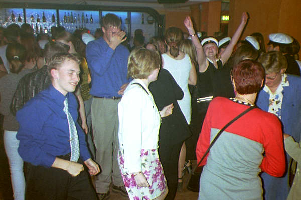 fest1.JPG (39624 bytes)